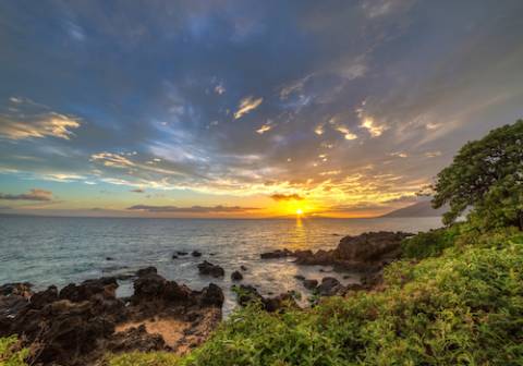Sunset from Kamaole beach on the island of Maui, Hawaii